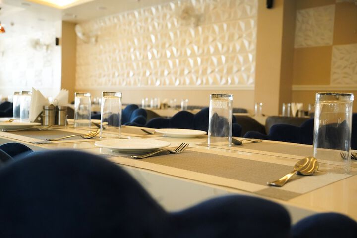 Dining 8 of 11