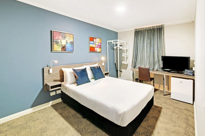 Room 17 of 28