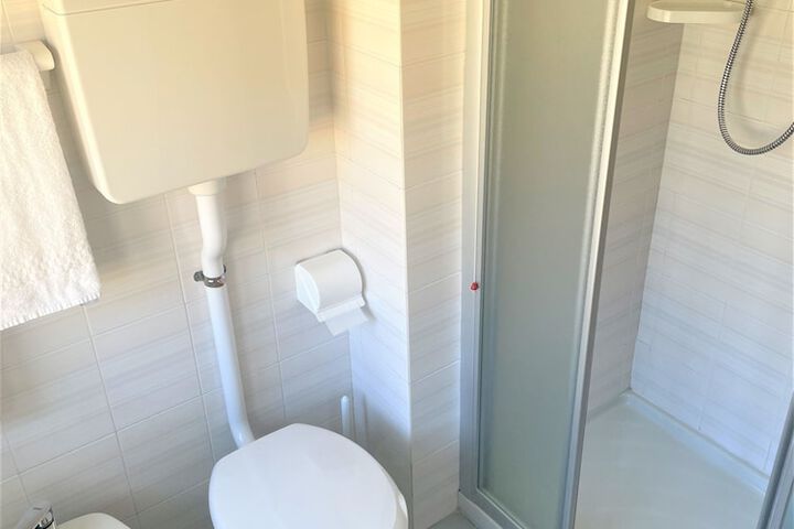 Room 12 of 19
