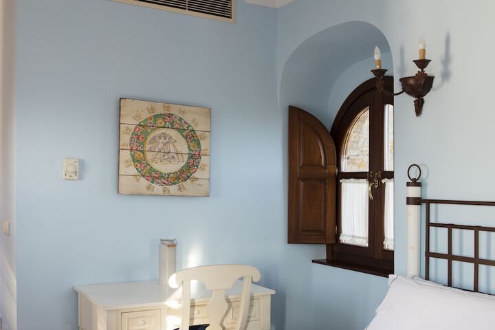Room 6 of 89