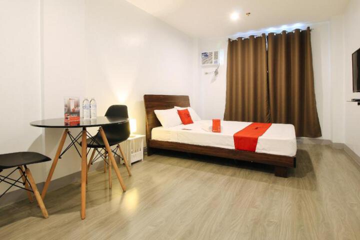 RedDoorz near Zobel Roxas St.