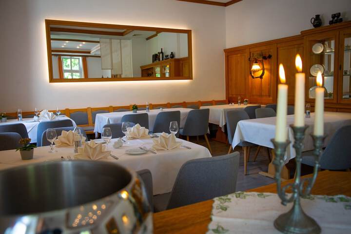 Dining 33 of 44