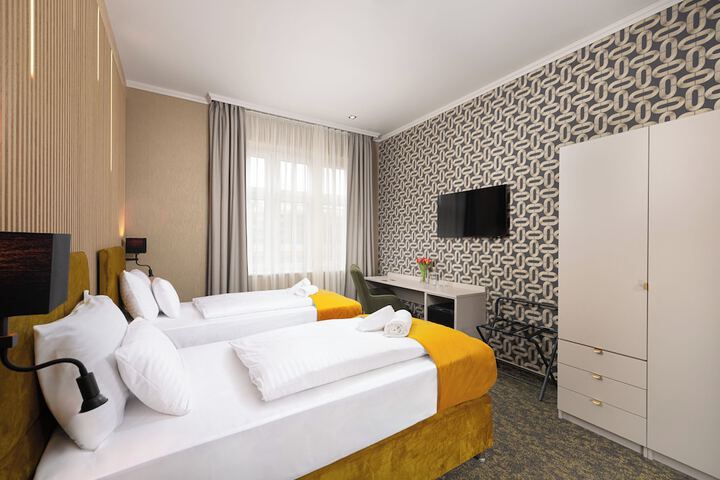Room 35 of 61