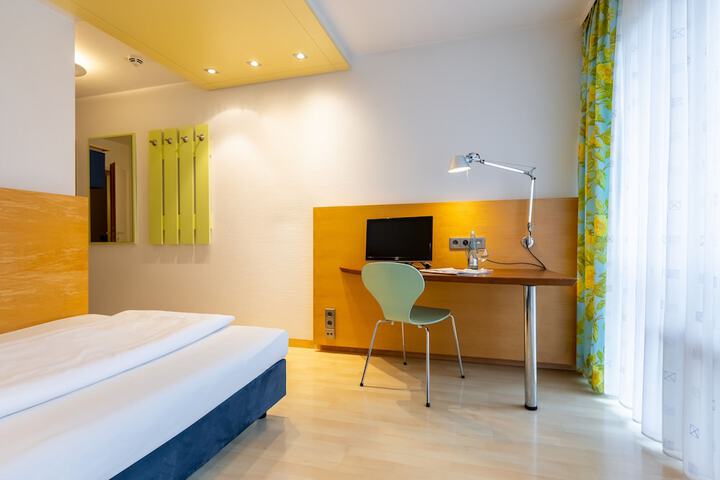 Room 27 of 47