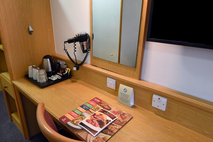 Room 10 of 31