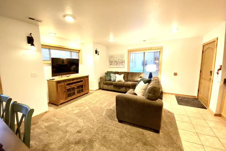 Lounge 229 of 426