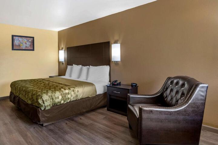 1 King Bed (13 of 13)