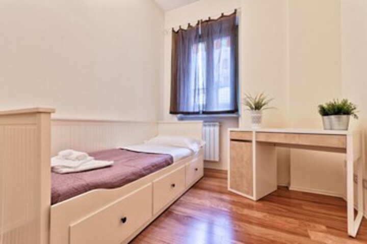 Room 4 of 10
