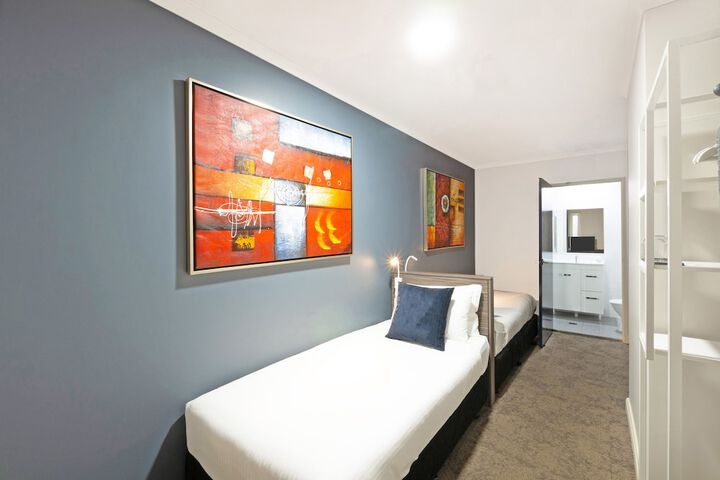 Room 5 of 28