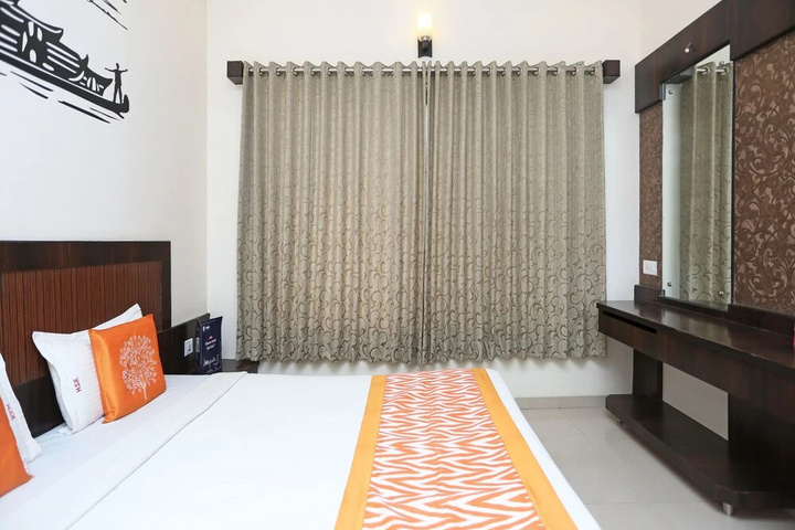 Room 4 of 13