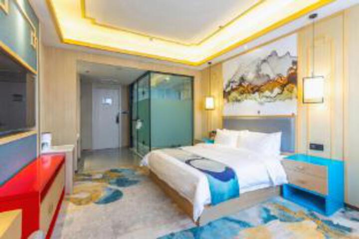 Room 17 of 18
