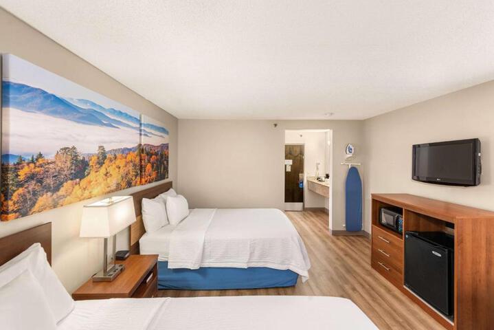 Standard Room, King or Two Doubles (6 of 7)