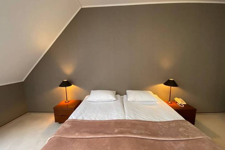 Room 3 of 70