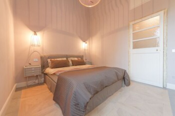 Room 33 of 37