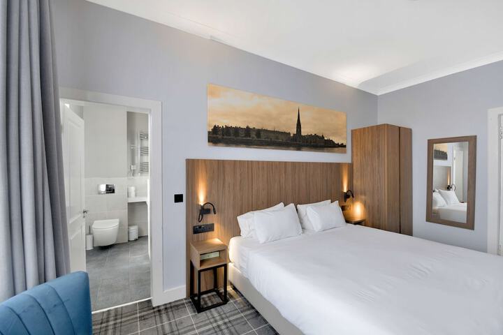 Room 32 of 133