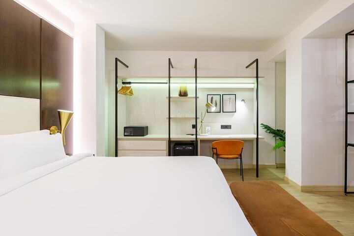 Room 20 of 99
