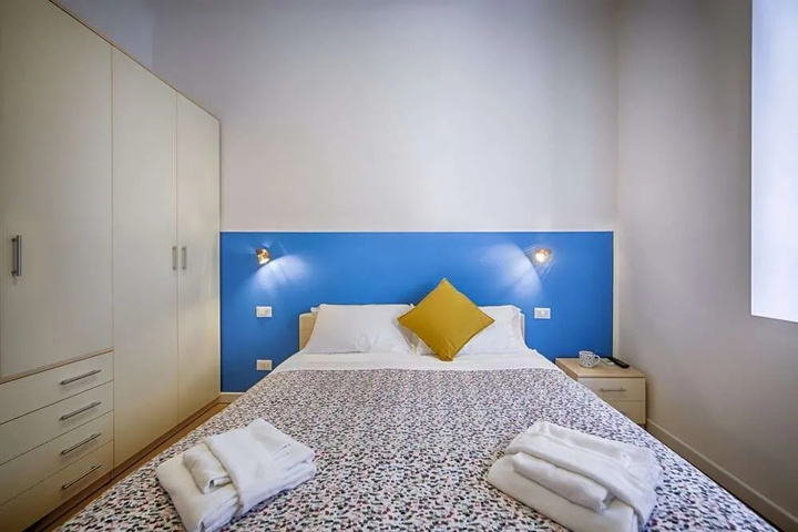 Room 5 of 12