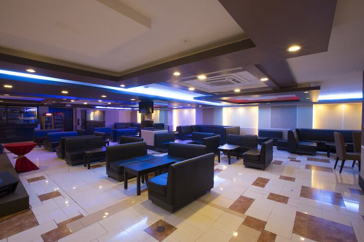 Lounge 46 of 62