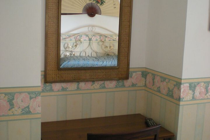 Room 12 of 39