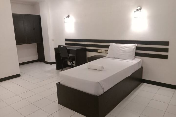 Room 2 of 8