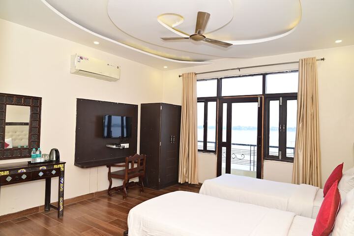 Room 27 of 62