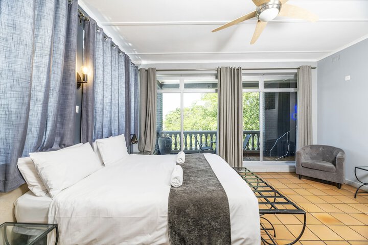 Room 10 of 42