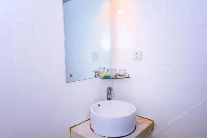 Room 10 of 25
