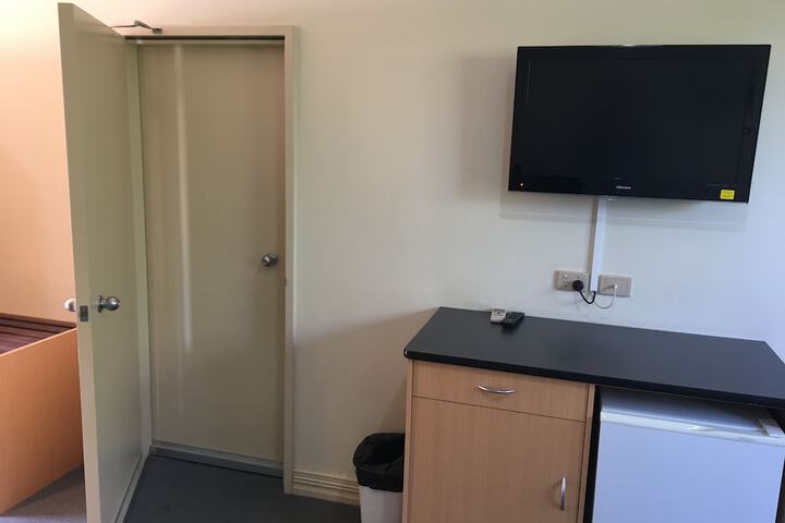 Room 5 of 28