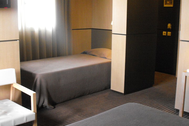 Room 15 of 100
