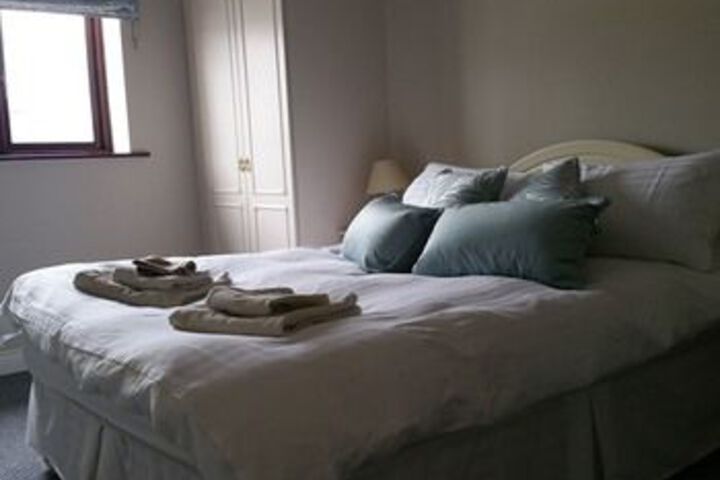 Room 8 of 12