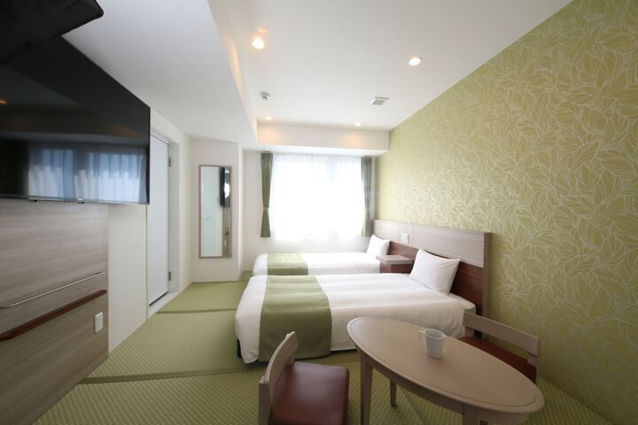 Room 9 of 28