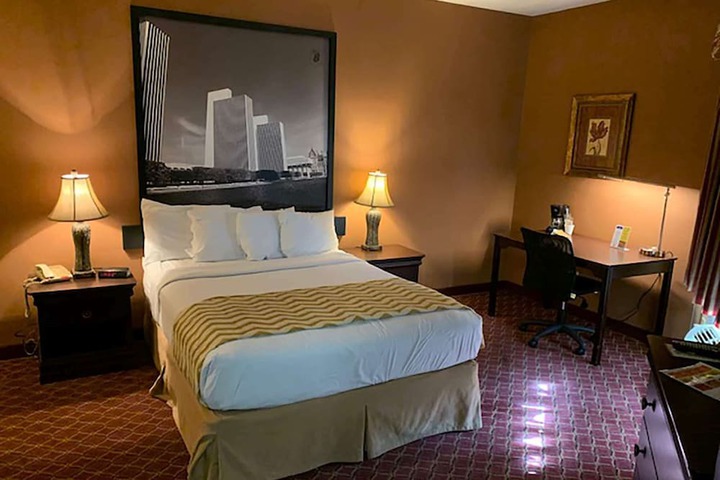 Deluxe Room 1 King Bed (3 of 7)