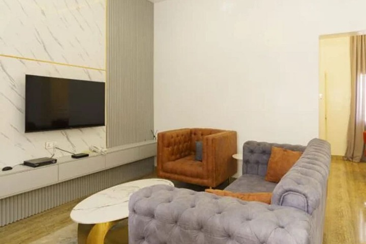 Room 12 of 23