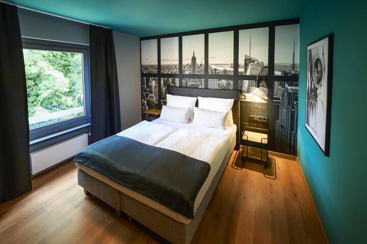 Room 13 of 32