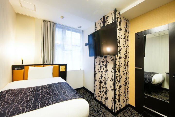 Room 6 of 25