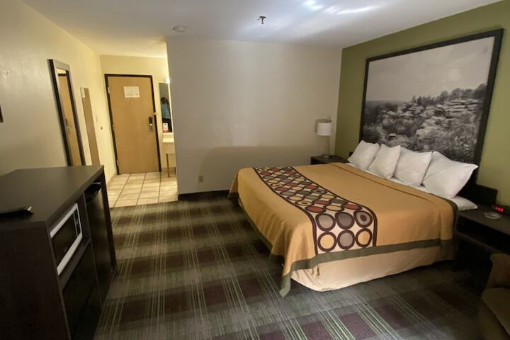 1 King Bed (10 of 31)