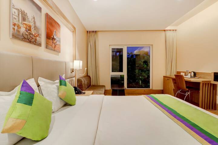 Room 32 of 48