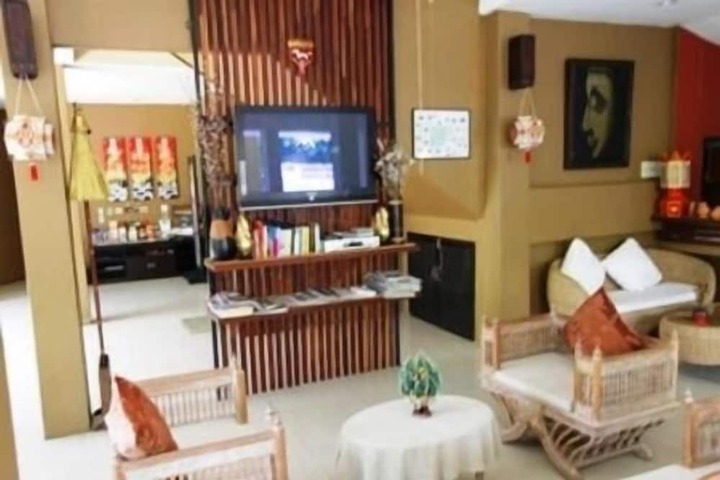 Entrance & Lobby