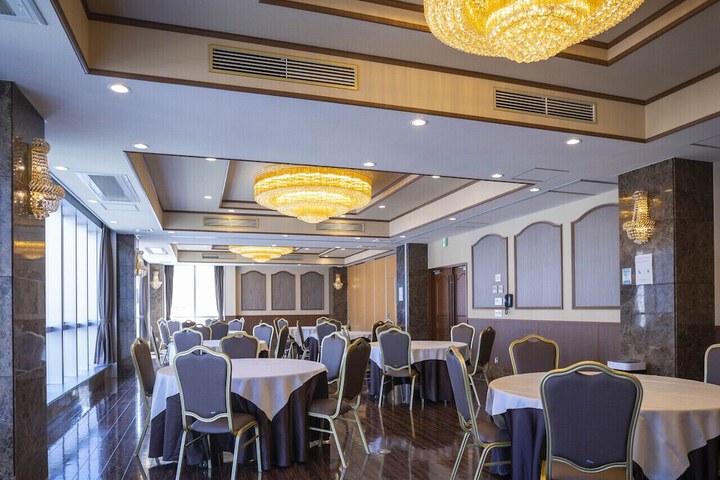 Ballroom/Hall 66 of 72