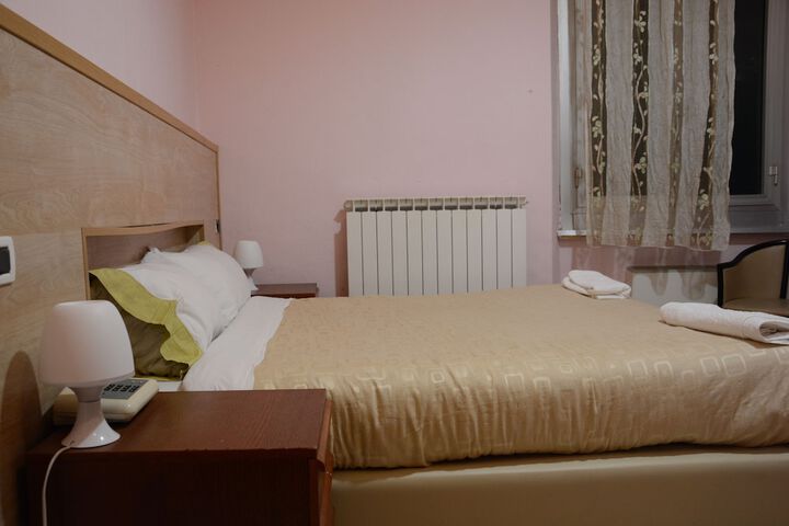 Room 4 of 10