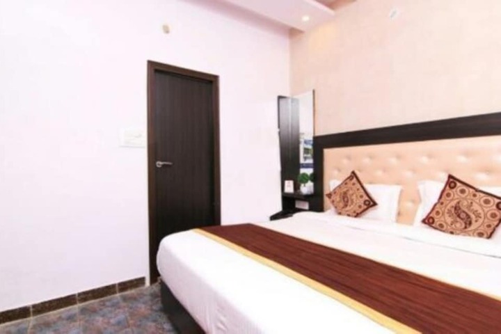 Room 6 of 18