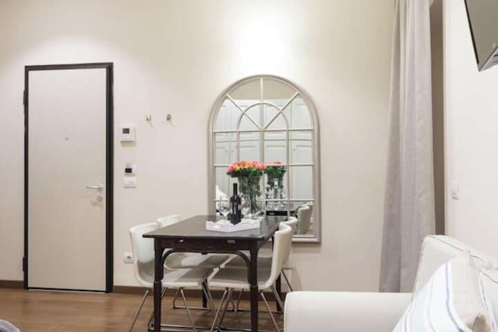 Room 42 of 189