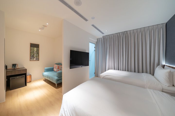 Room 22 of 46