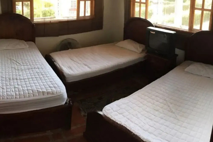 Room 2 of 9