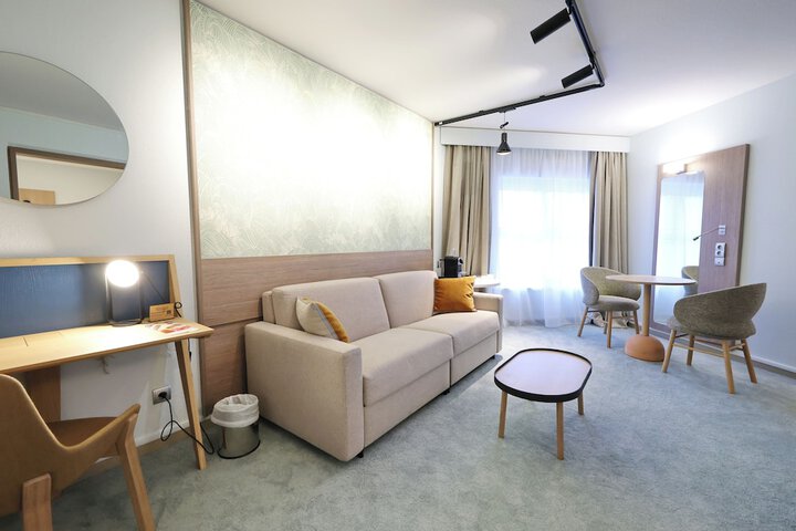 Room 12 of 126