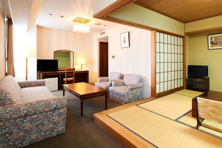 Room 9 of 80