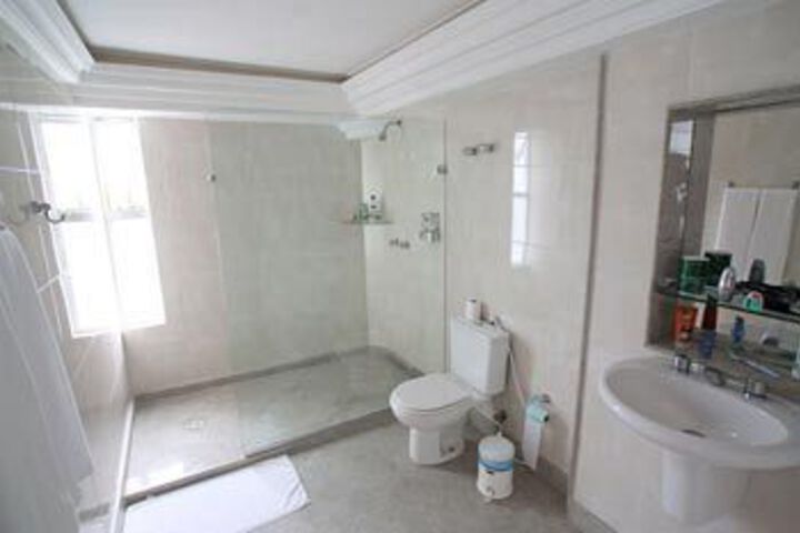 Room 2 of 40