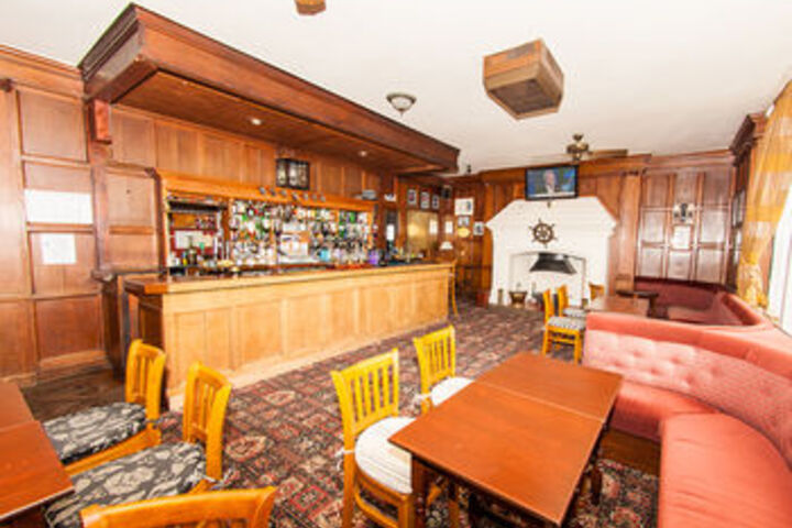 Lounge 65 of 87