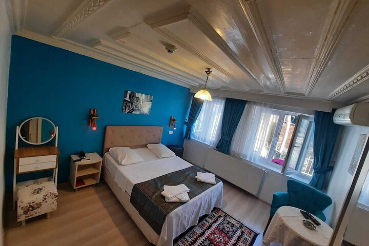 Room 33 of 61