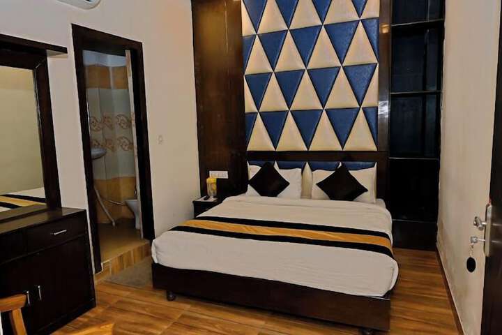Room 5 of 38